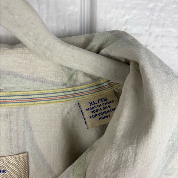 Tommy Bahama Men’s 100% Silk Light Green Leaf Button Down Shirt - Picture 4 of 6